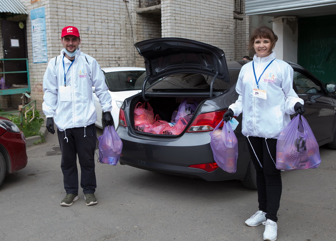 Волонтеры передали выксунцам 3000 продуктовых наборов от ОМК и фонда «ОМК-Участие»