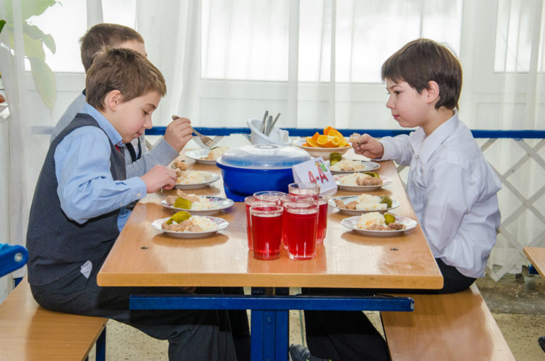 В Нижегородской области усилят контроль качества продуктов питания в школах и детсадах
