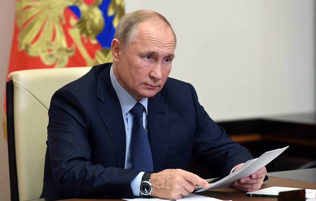 Путин подписал указ о единовременной выплате пенсионерам в 10 тыс. рублей.